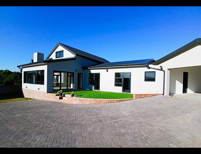 4 BEDROOM HOUSE FOR SALE IN STILBAAI-WES